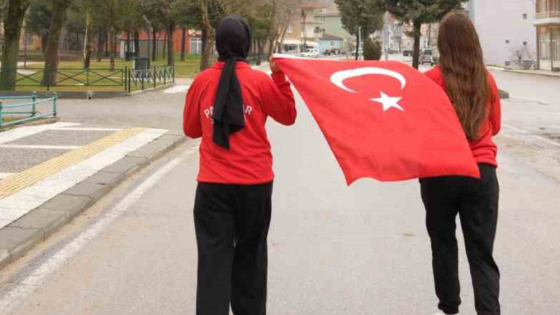 Pazarlar’da bayrak koşusu