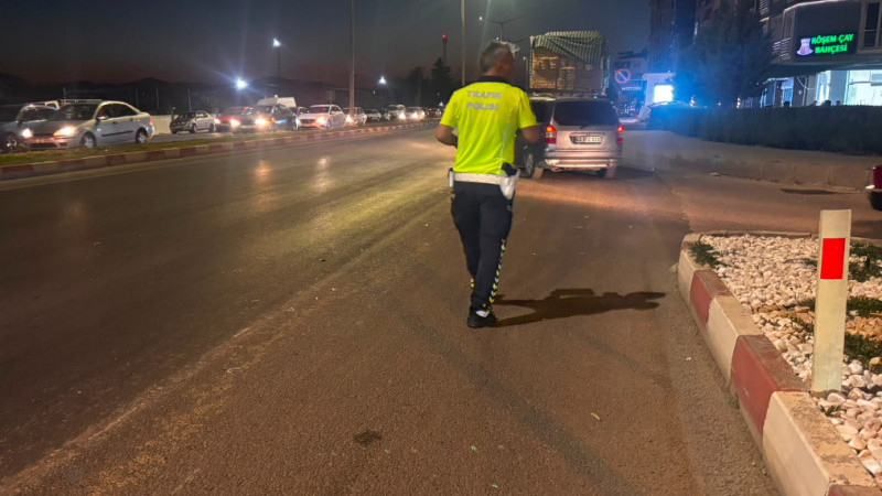 Motosiklet kamyonla çarpıştı 