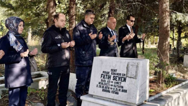Şehit Fatih Seven, kabri başında dualarla anıldı