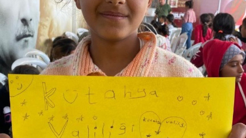 Kütahya Valiliği Motivasyon Tırı deprem bölgesinde çocuklara moral oldu