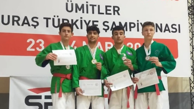 Kütahyalı sporculardan Ümitler Kuraş Türkiye Şampiyonası’nda zafer
