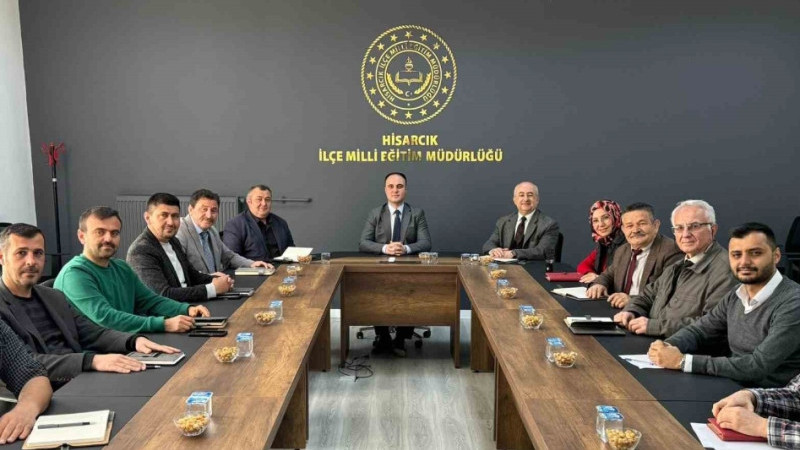 Hisarcık' ta okul ve kurum müdürleri ile toplantı 