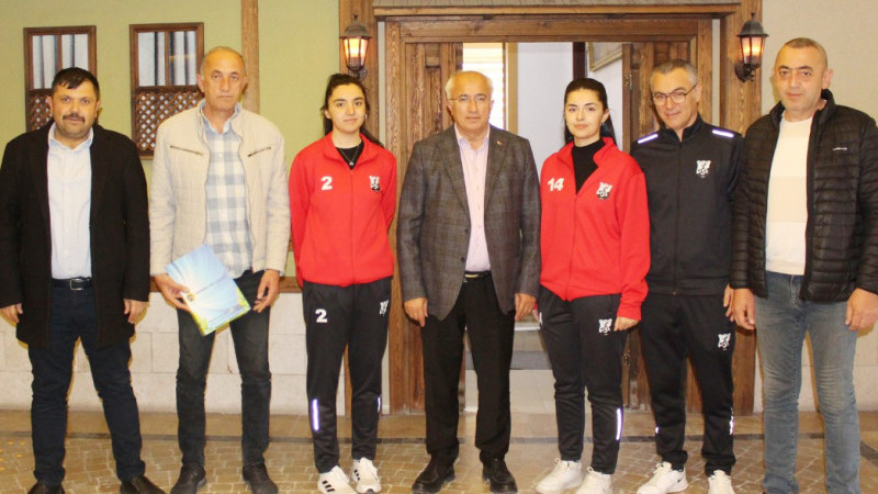 Moymulspor’un Kızları Voleybol’da Şampiyon Oldu