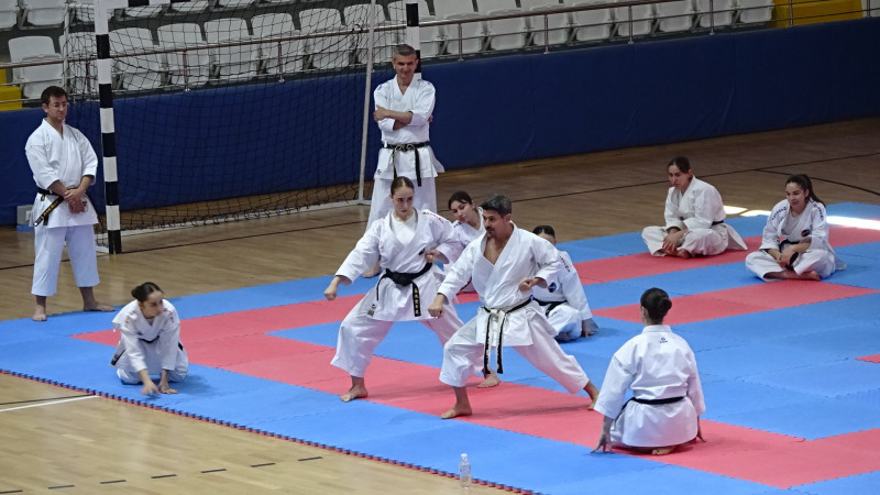 Efsane Karateci Turgay Yeşilyurt, Tavşanlı'da Sporculara Kata Semineri verdi  