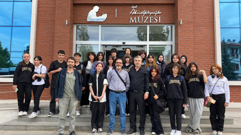 Ahmet Yakupoğlu Resim öğrencileri Çalıştayda idi