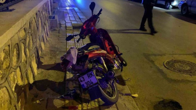 Kütahya’da motosiklet ile ticari araç çarpıştı: 1 yaralı