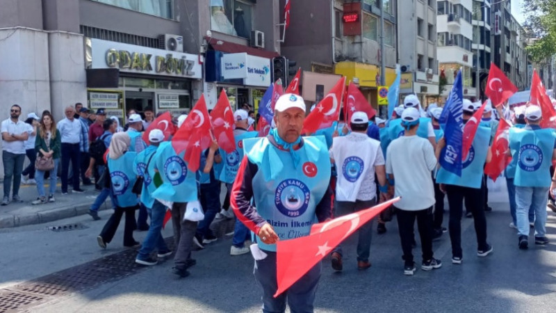 Türkiye KAmu Sen İzmir'de Gövde Gösterisi Yaptı