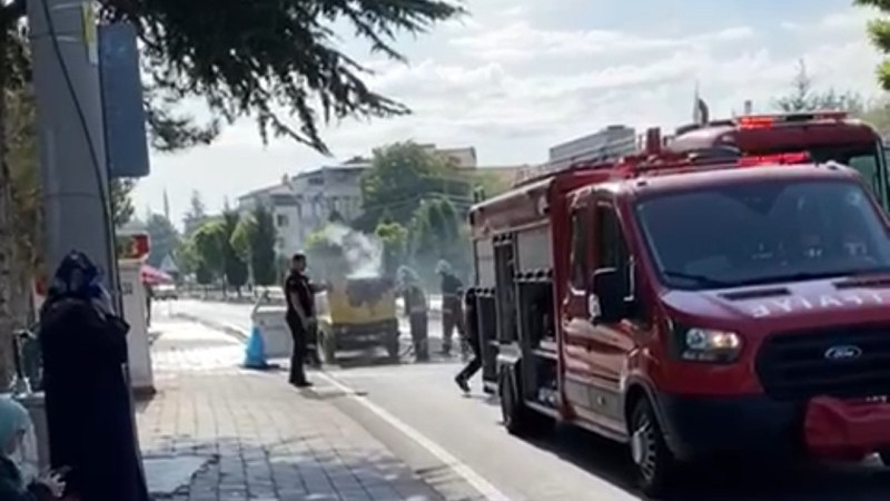 Cumhuriyet Mahallesi'nde araç yangını 