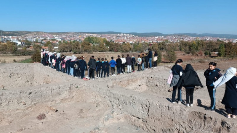 Şeyh Edebali İmam Hatip Ortaokulu Öğrencileri Tavşanlı Höyüğü’nde