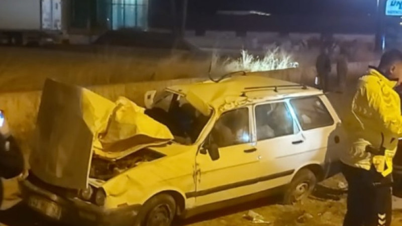 Trafik kazası 1 kişi öldü, 2 kişi yaralandı