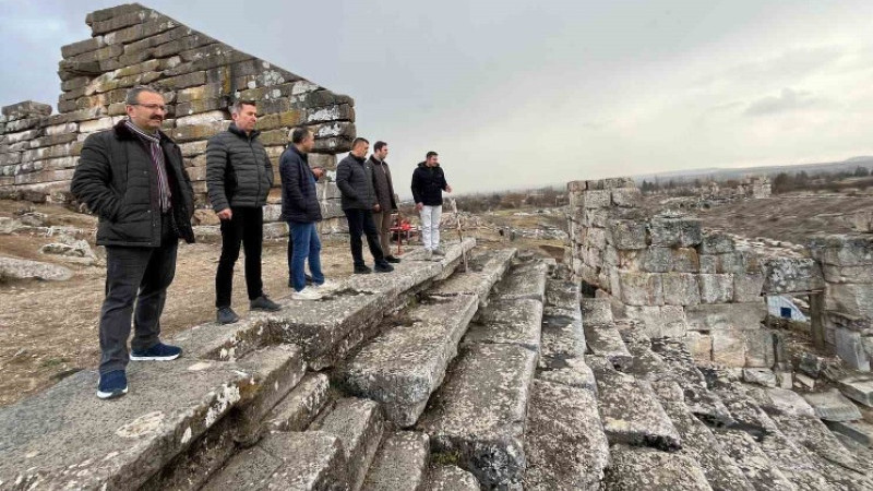 Yargıtay üyesi ve HSK heyeti Çavdarhisar Aizanoi Antik Kenti’ni ziyaret etti