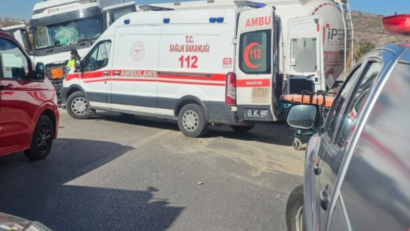 LPG tankeri şarampole savruldu yolu kapattı