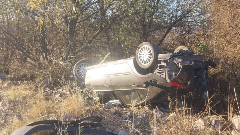 Tavşanlı’da trafik kazası; otomobil takla attı