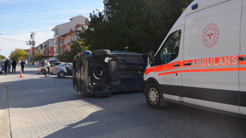 Tavşanlı’da trafik kazası, takla atan araçta burnu bile kanamadı