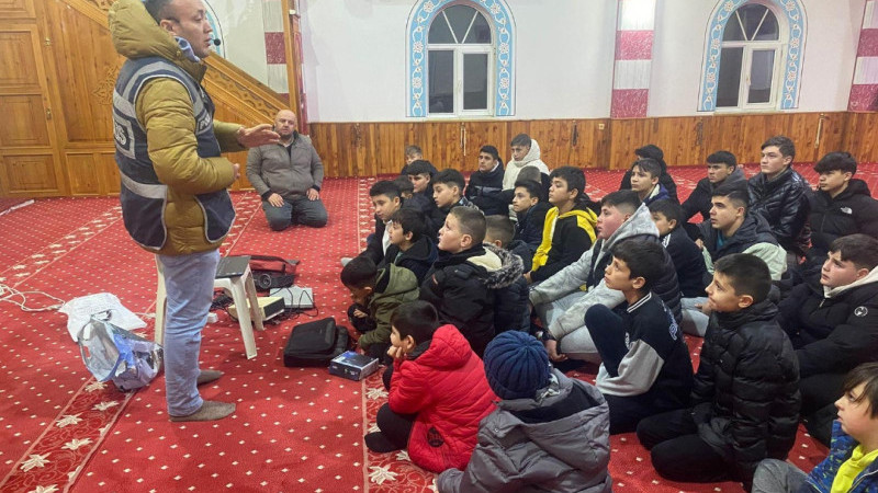 Tavşanlı'da Çocuklara Siber Güvenlik Eğitimi....