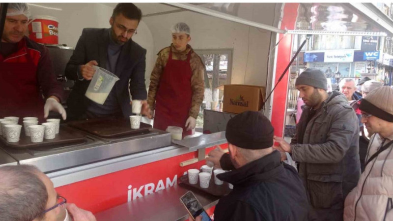 Vakıflar Bölge Müdürlüğü, Miraç Kandili dolasıyla halka salep ikramında bulundu