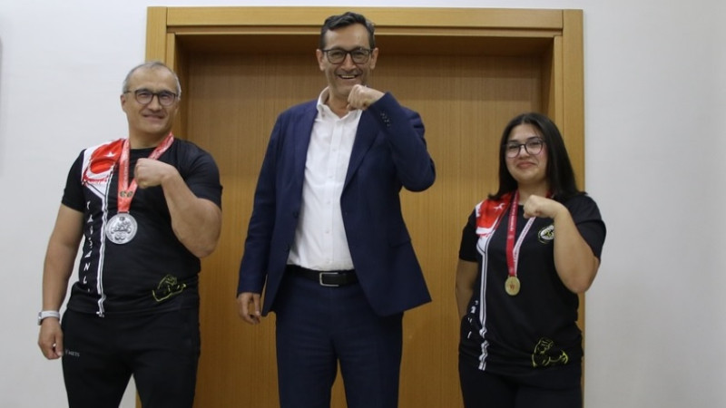 Tavşanlı'nın Gururu Rümeysa Sam, Başkan Derin'i Ziyaret Etti