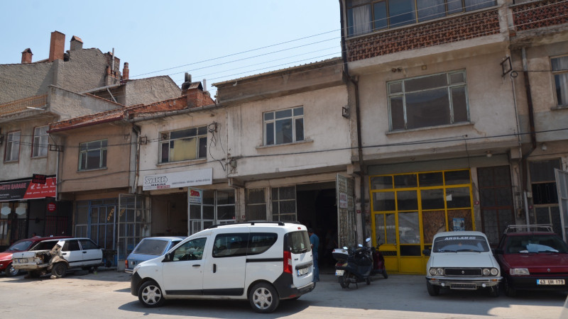 Evde ölmüş olarak bulundu 