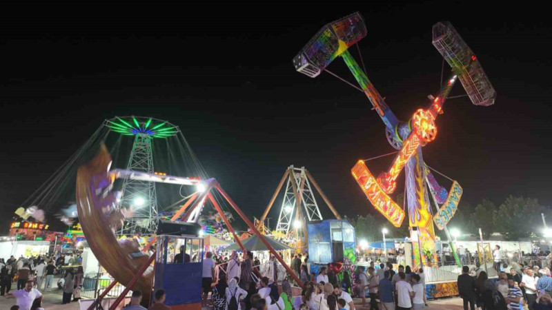 Gediz ‘de lunapark doldu