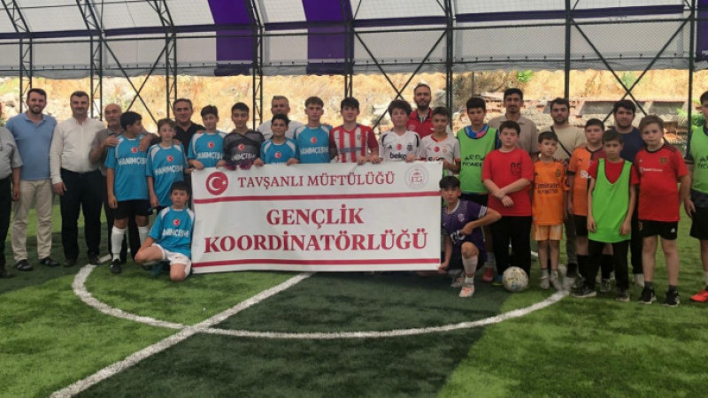 Tavşanlı'da Yaz Kur'an Kursları Öğrencileri Futbol Turnuvası ile Sosyalleşiyor