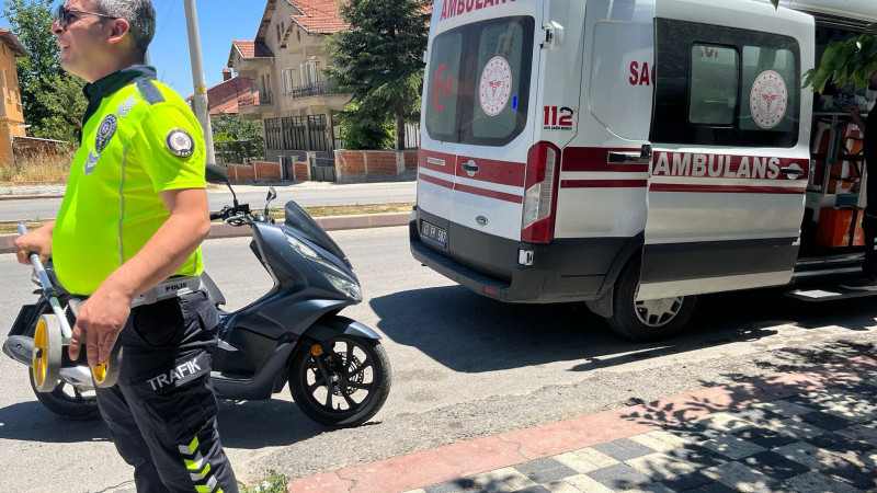 Tavşanlı’da motosiklet ile bisiklet çarpıştı, 3 yaralı 