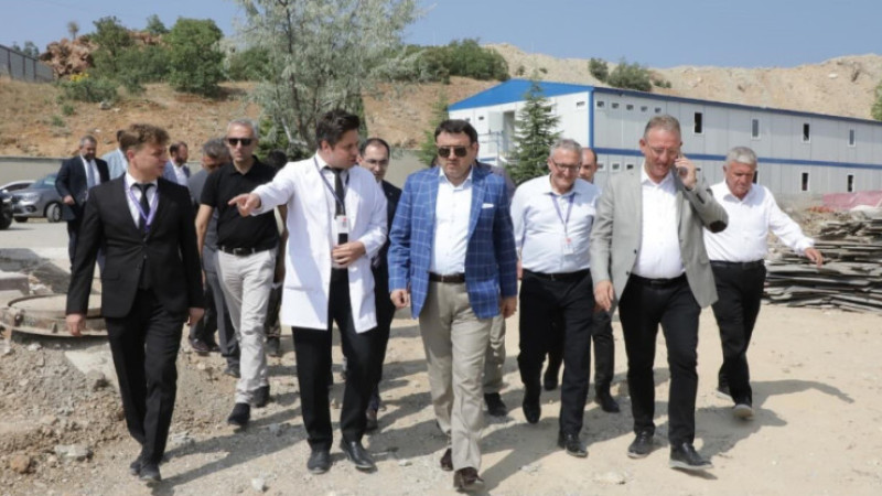 Vali Işın Yapımı devam eden hastane inşaatını inceledi