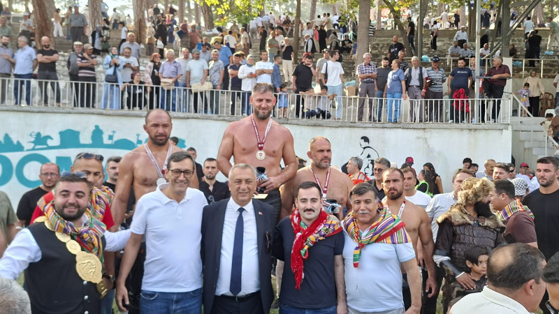 Domaniç Yağlı Pehlivan Güreşleri'nin Başpehlivanı Nedim Gürel Oldu