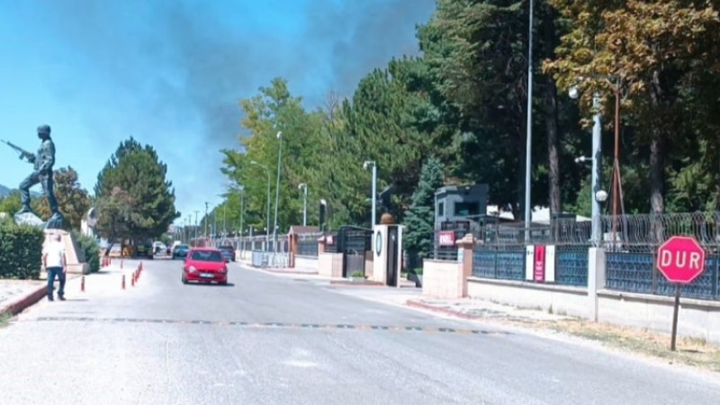 Kütahya Hava Er Eğitim Tugay Komutanlığı’nda çıkan yangın söndürüldü