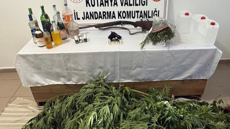 Esrar kenevir ve alkol ele geçti