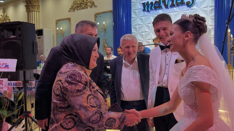 Siyaset ve Cemiyet Hayatı Bu Düğünde Bir Araya Geldi