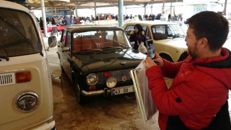  Antika Pazarı’nda Klasik Araba Sergisi’ne yoğun ilgi