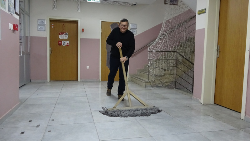 Tavşanlı'da Bir Okul Personelinden Örnek Davranış