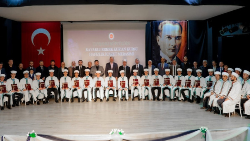 Tavşanlı’da 19 hafız belgelerini aldı