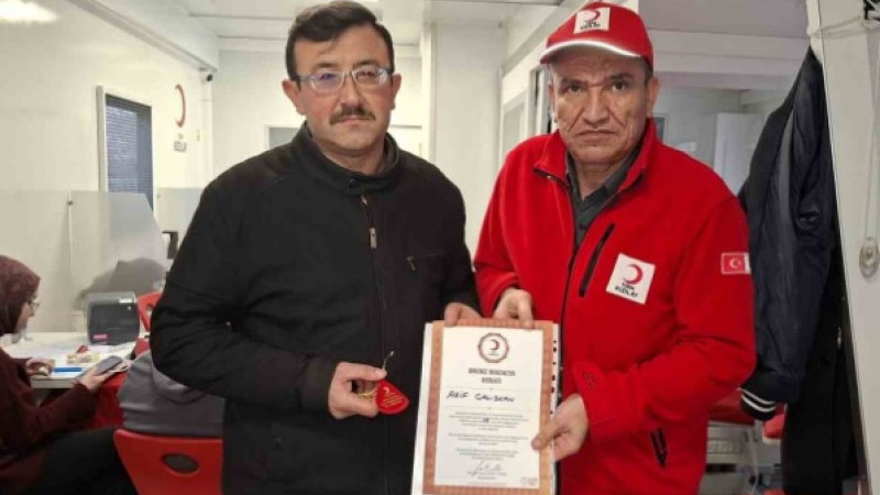 Hisarcık’ta 15 ünite kan bağışlayan vatandaşa bronz madalya