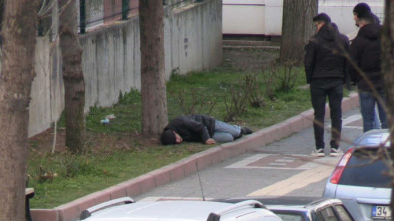 Yerde hareketsiz bulundu 