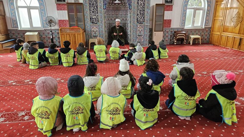 Hande Gül Anaokulu minik öğrenciler ramazan ruhunu camide yaşadı