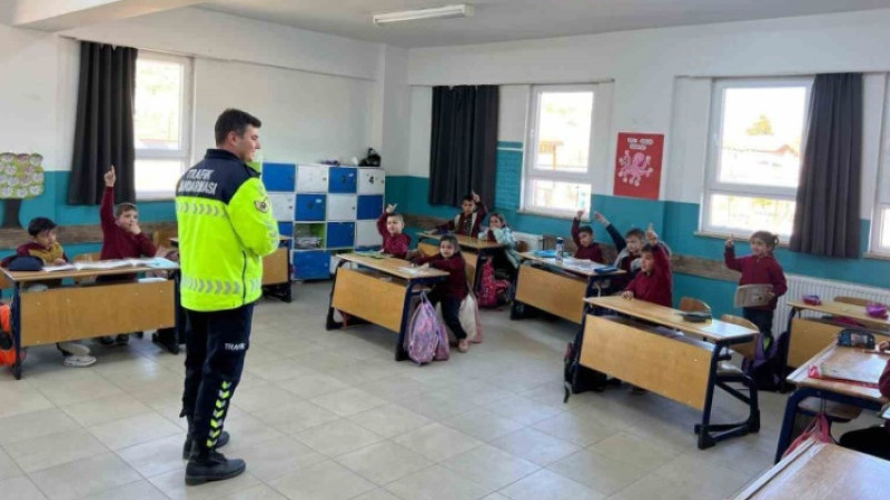 Kütahya’da jandarmadan öğrencilere trafik eğitimi