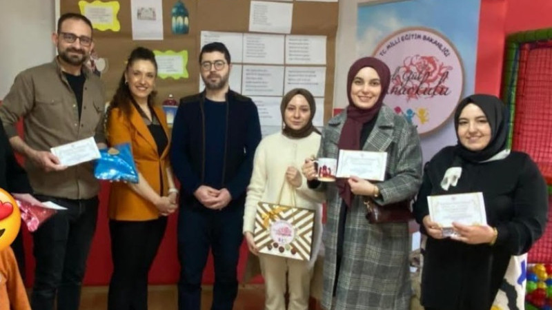 Tavşanlı Hande Gül Ana okulu'nda en güzel maniler ödüllendirildi