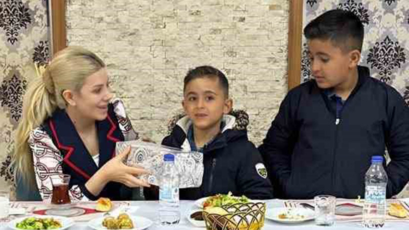 Altıntaş kaymakamı çocuklarla