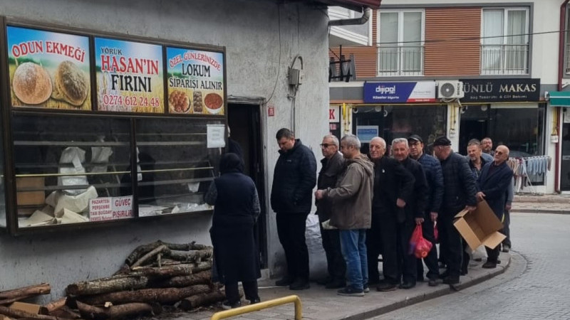 Meşhur Tavşanlı haşhaşlı lokumu için kuyruklar oluştu 