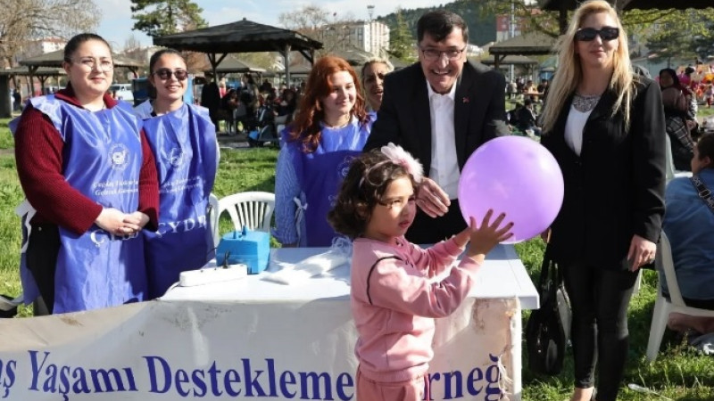Kütahya’da Romanlar Günü coşkusu Kent Park’ta yaşandı