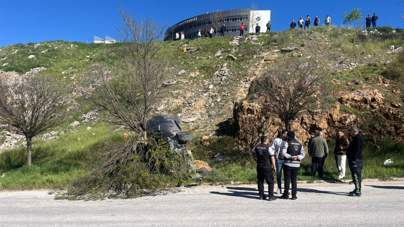 Tavşanlı'da otomobil taklalar atarak uçuruma gitti