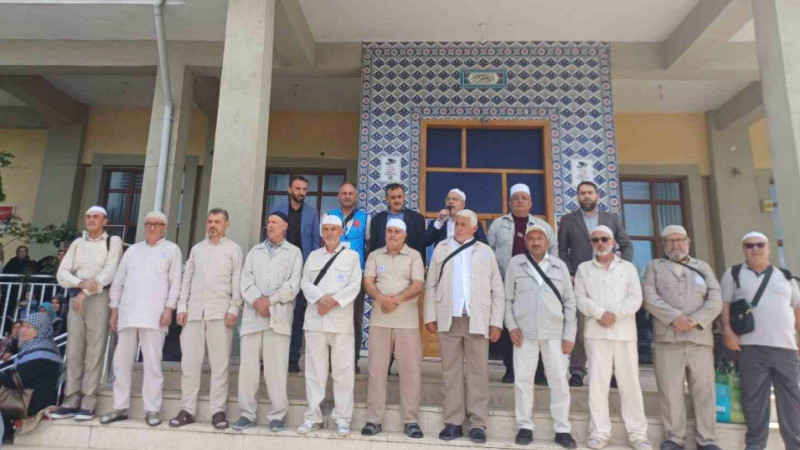 20 hacı adayı dualarla uğurlandı 