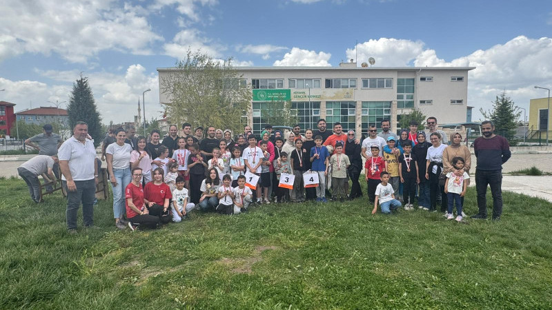 Kütahya'da aileler hedeflere el ele koştu