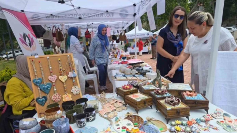 Kütahya’da el emeği ürünler görücüye çıktı