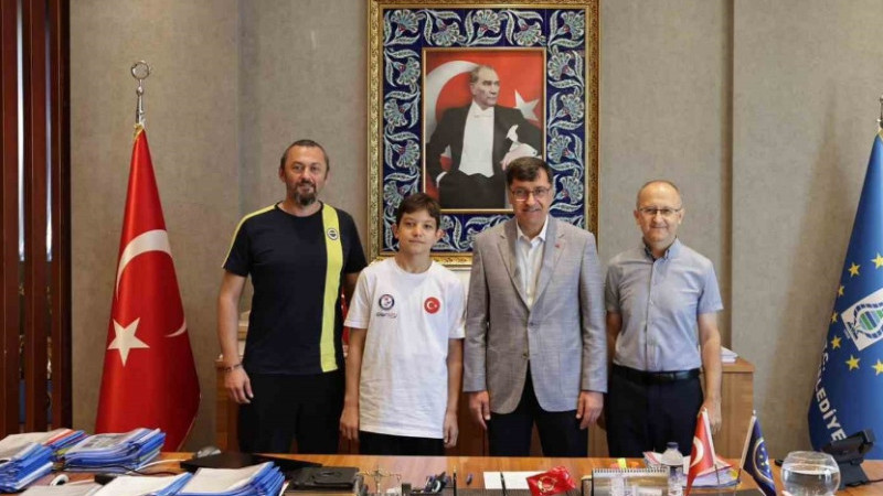 Belediye Başkanı Kahveci, Milli Yüzücü Ömer Cengiz’i ağırladı