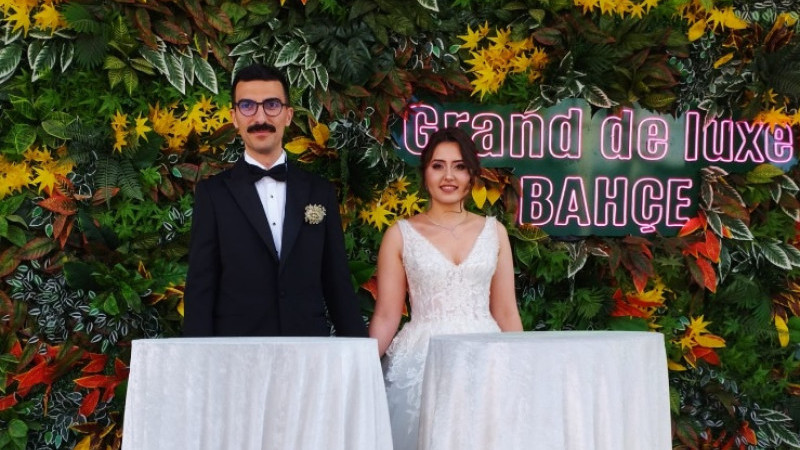 GİRİŞİMCİ İŞ KADINI ELİF İVECEN İLE AVUKAT BURAK İNCE DÜNYA EVİNE GİRDİ