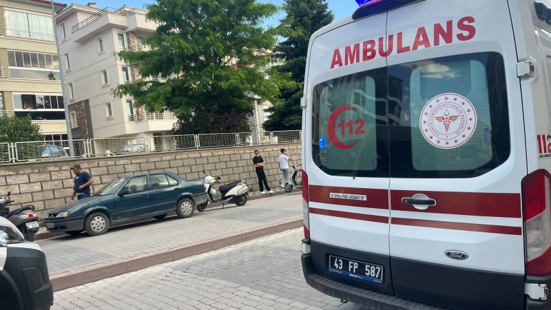 KÜTAHYA'DA MOTOSİKLET HAFİF TİCARİ ARACA ÇARPTI: 1 YARALI