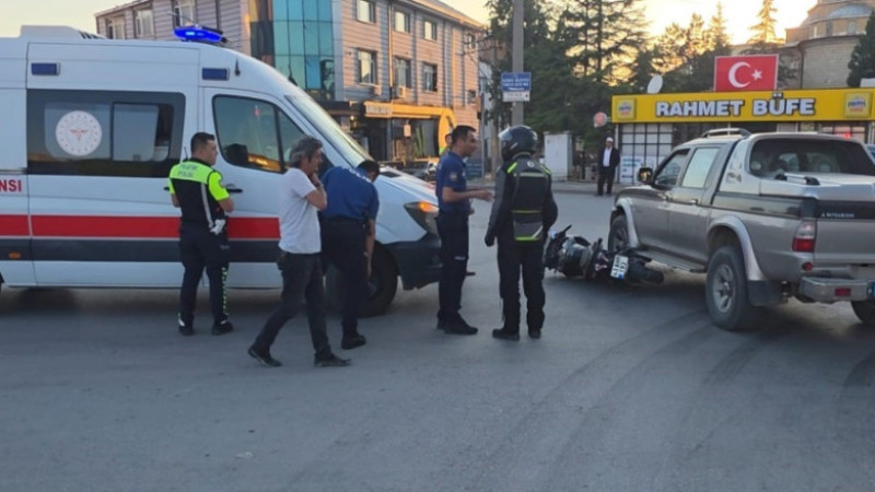 Kütahya’da motosiklet ile cip çarpıştı: 1 yaralı