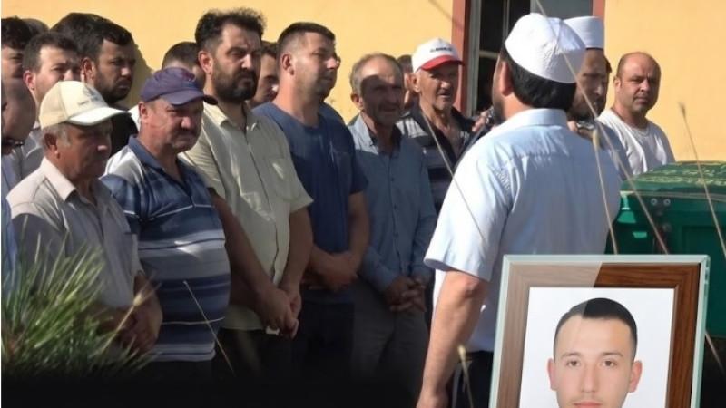 Motosiklet kazasında hayatını kaybeden Mustafa Ertürk dualarla son yolculuğuna uğurlandı 